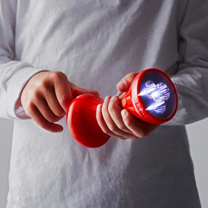 LJUSA（手回し充電式LED懐中電灯）　599円
